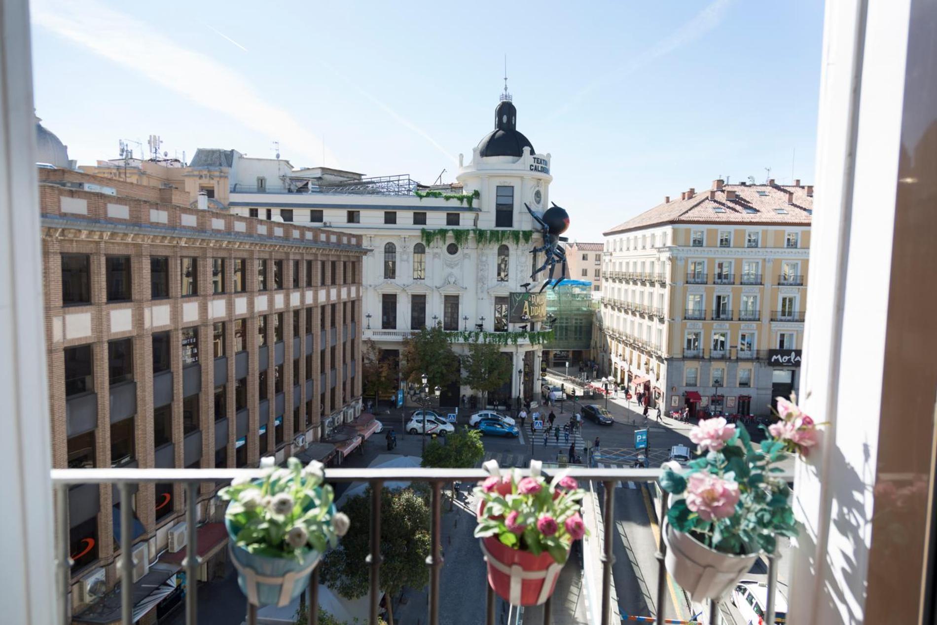 Puerta Del Sol Apartment Madrid Bagian luar foto